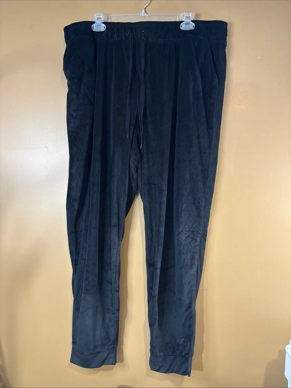 HC925. Women’s Cuddl Duds Cozy Black Velour Lounge Pants, Size - 1X Drawstring